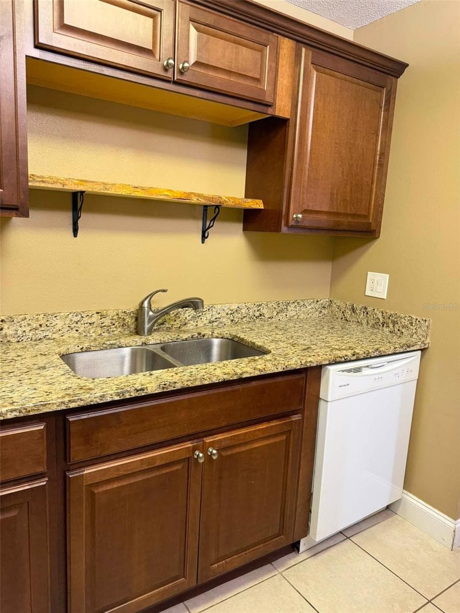 Kitchen - 2442 NE 7TH ST #3, OCALA