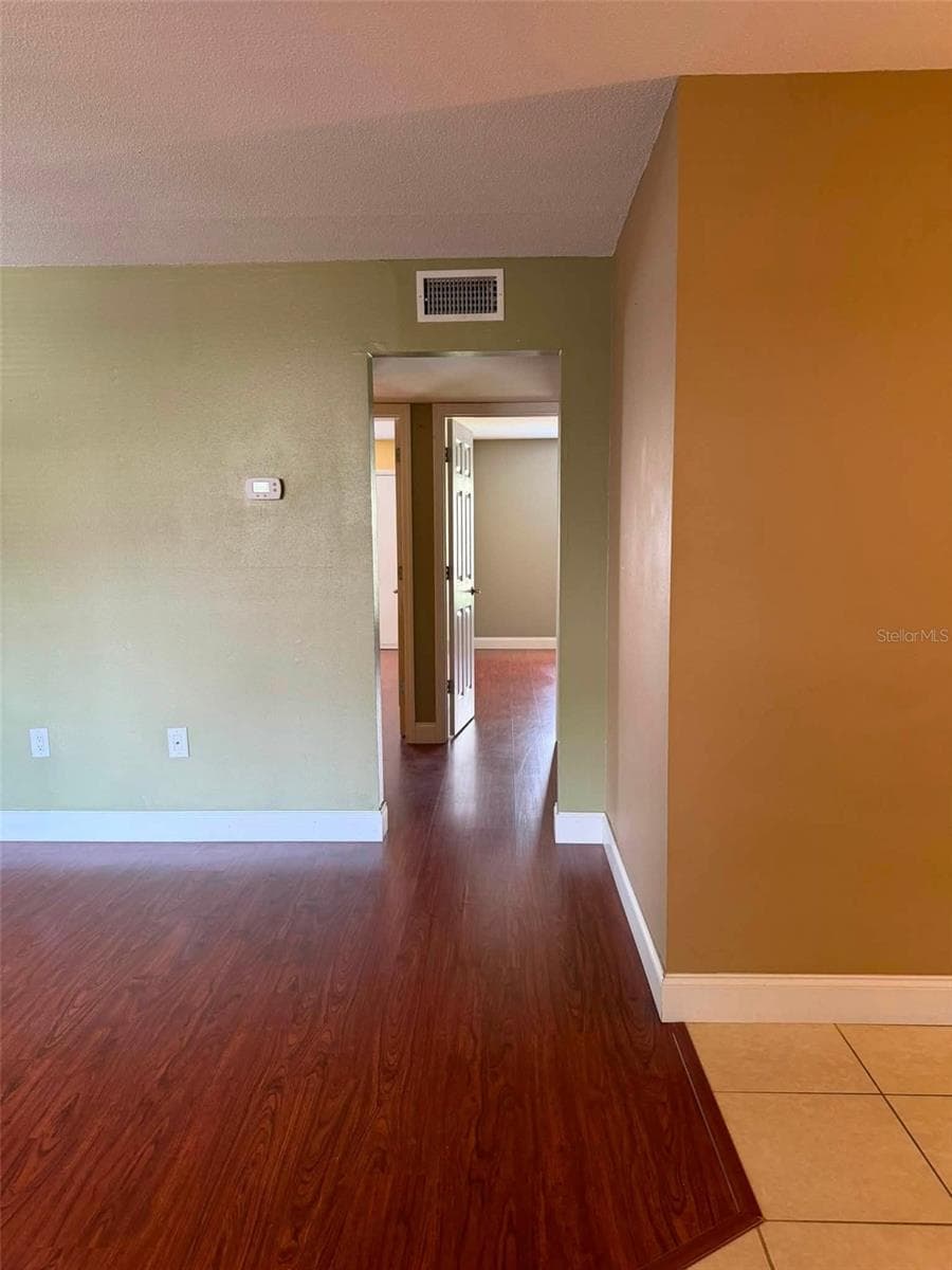 Hallway - 2442 NE 7TH ST #3, OCALA