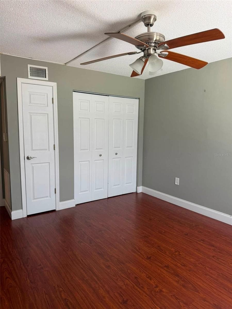 Guest Room - 2442 NE 7TH ST #3, OCALA