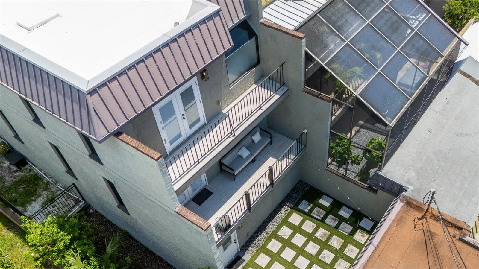 The neighbor enclosed the lower level, creating two additional bedrooms. - 164 E DAVIS BLVD, TAMPA