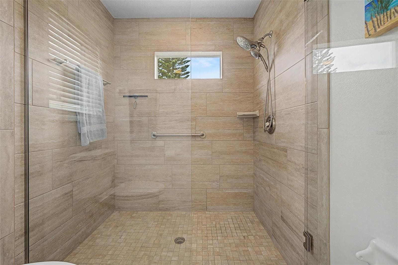 Oversized step in shower - 12027 FERN TERRACE CT, TRINITY