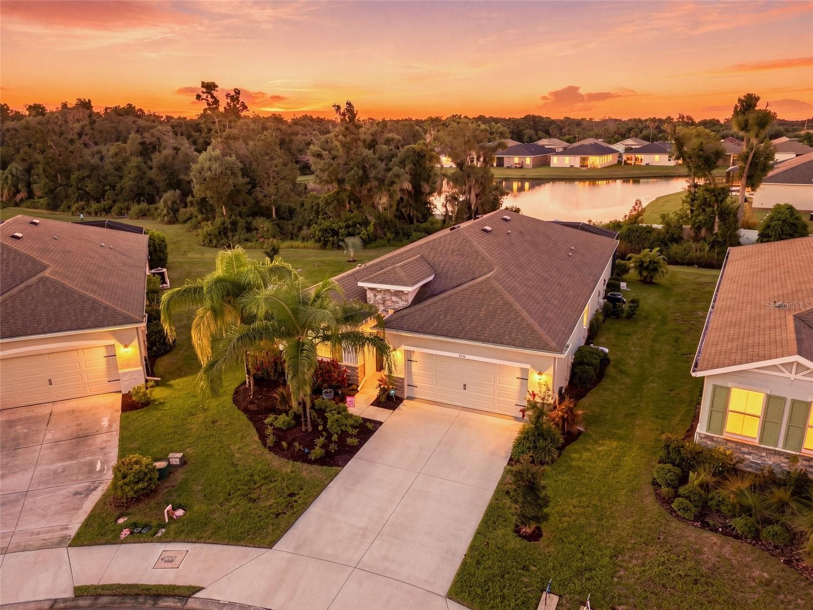 Single Family Residence at 5711 OAK BRIDGE CT, BRADENTON, photo 5 of 51
