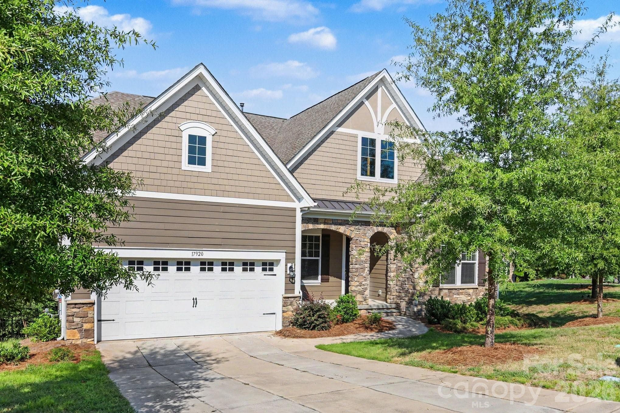 Single Family Residence at 17920 Culross Lane, Charlotte, photo 2 of 47