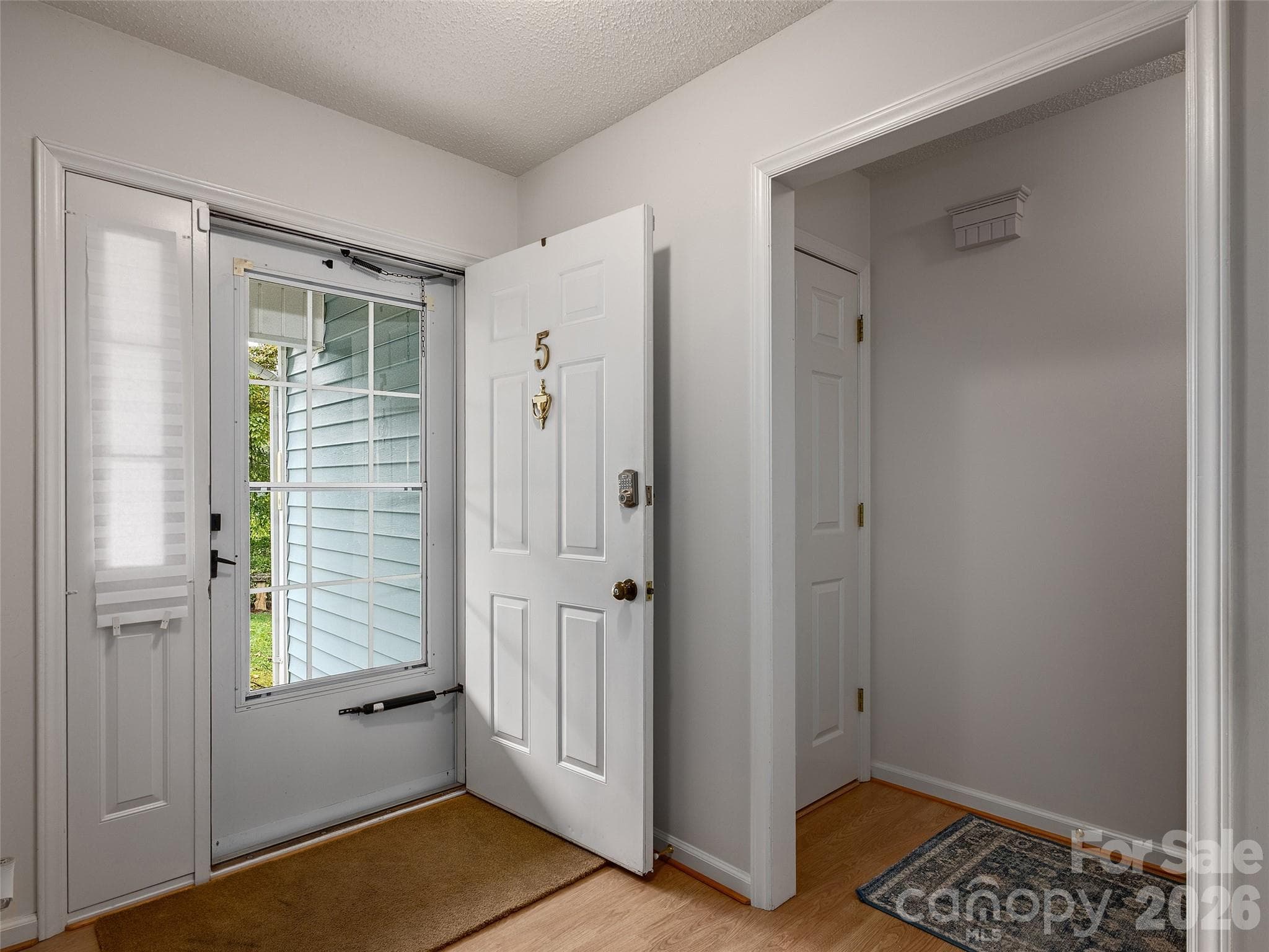 Bright and welcoming entry foyer offering an inviting introduction to this single-level Etowah home. - 5 St Andrews Drive, Etowah