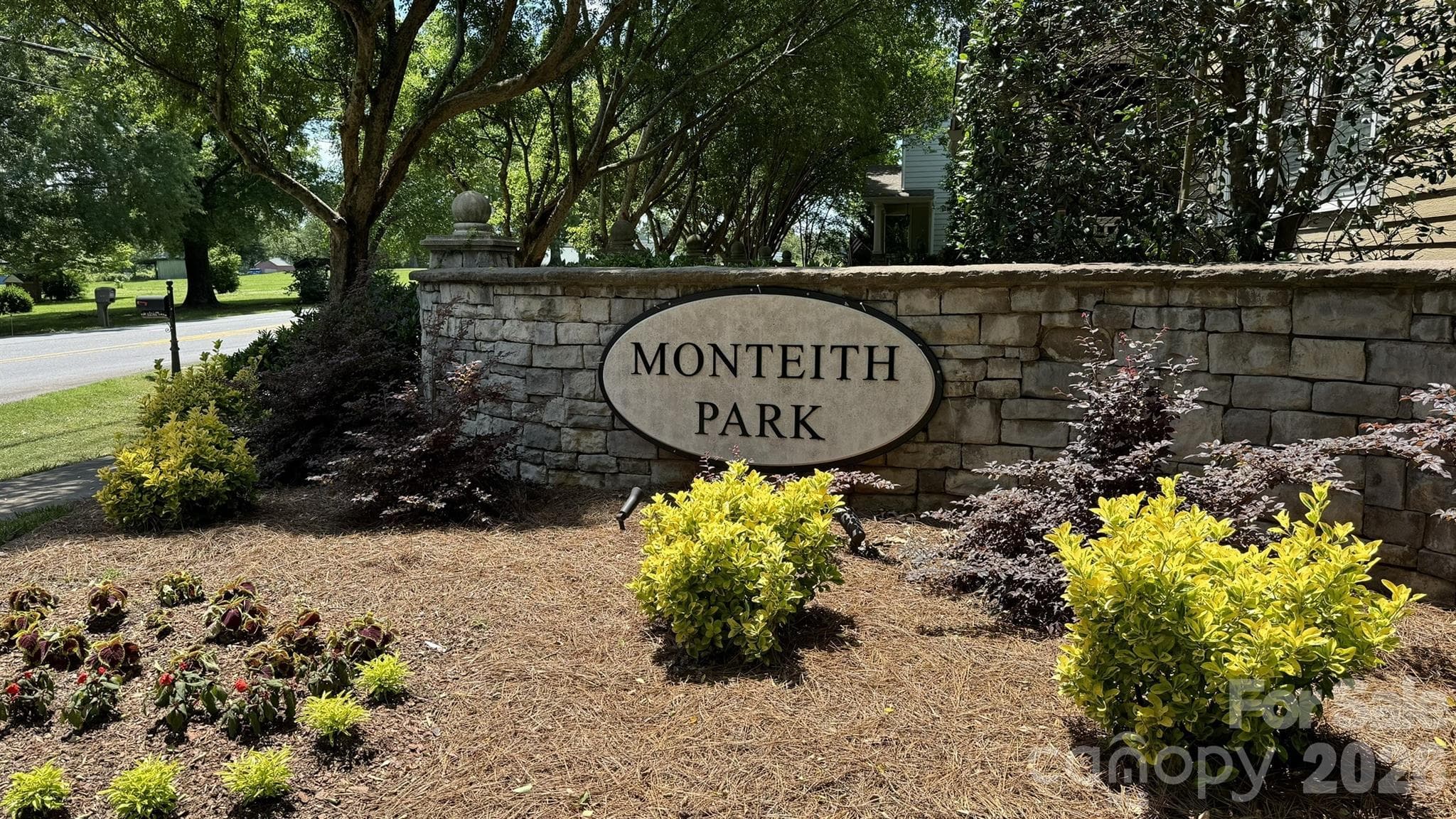 Single Family Residence at 14525 Holly Springs Drive, Huntersville, photo 2 of 42