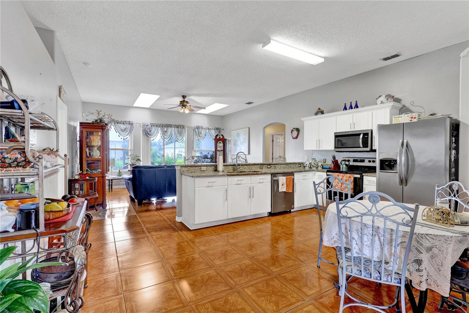 Single Family Residence at 813 HALIFAX DR, KISSIMMEE, photo 6 of 27