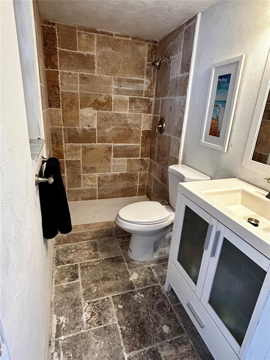 Downstairs full bath - 29 S OCEAN PALM DR, FLAGLER BEACH