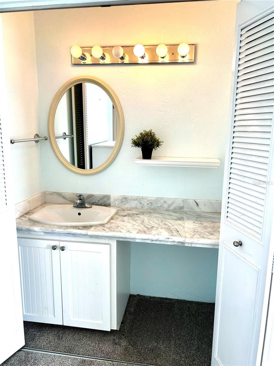Primary suite vanity - 29 S OCEAN PALM DR, FLAGLER BEACH