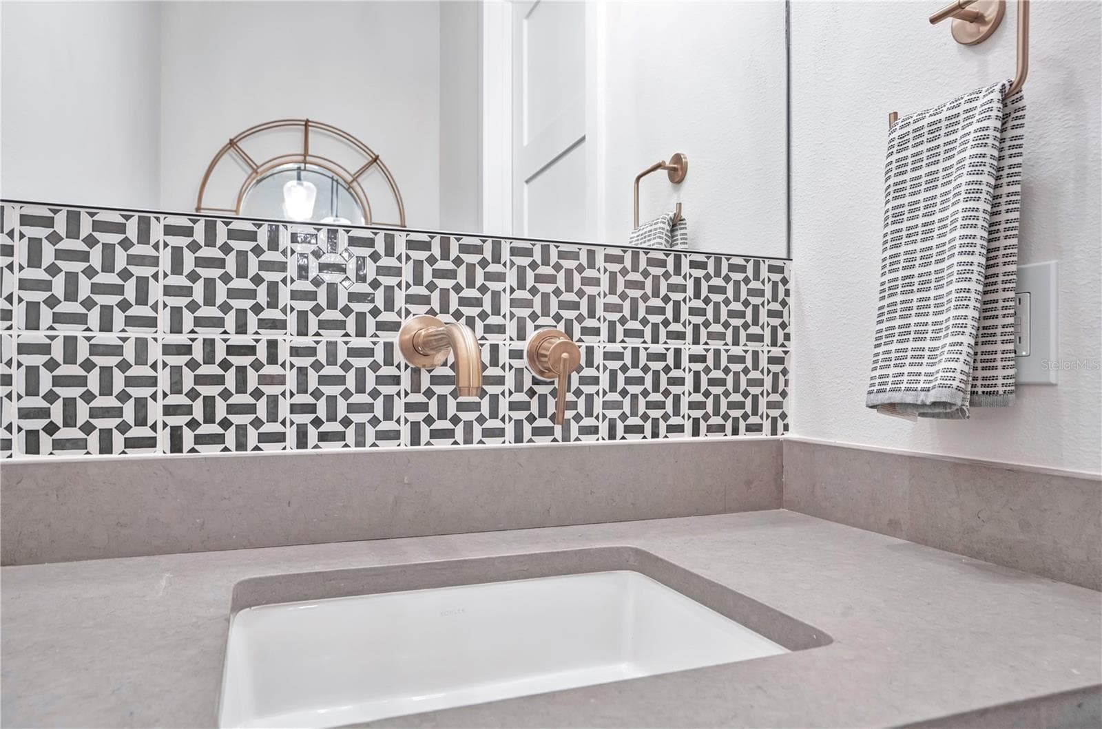 Powder bath - 1927 S LAKEMONT AVE, WINTER PARK