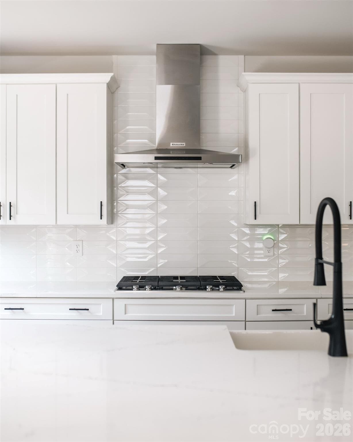 Tile backsplash to the ceiling - 4320 Tournette Drive, Indian Land
