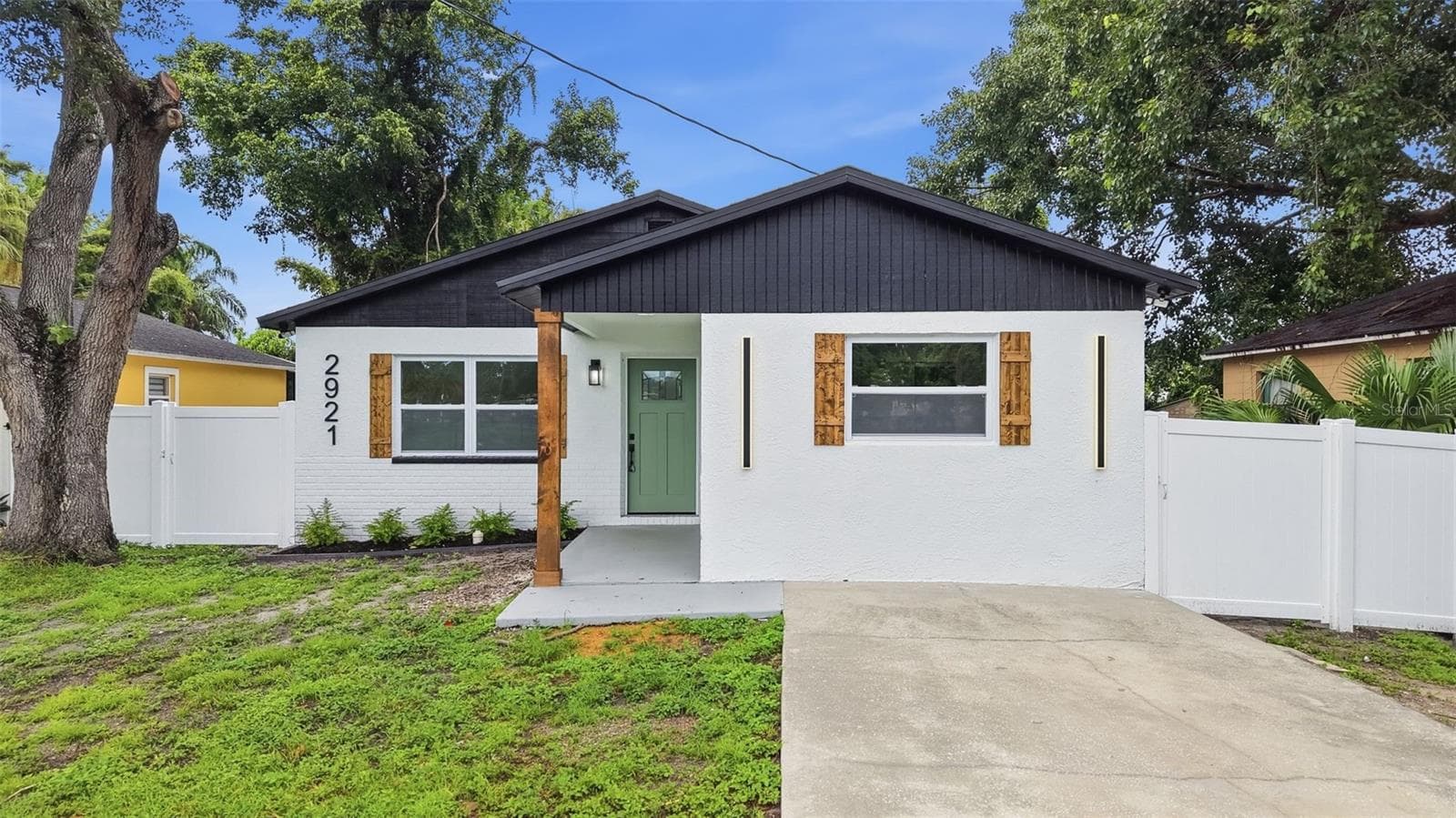 Single Family Residence at 2921 57 AVE N, ST PETERSBURG, photo 3 of 44