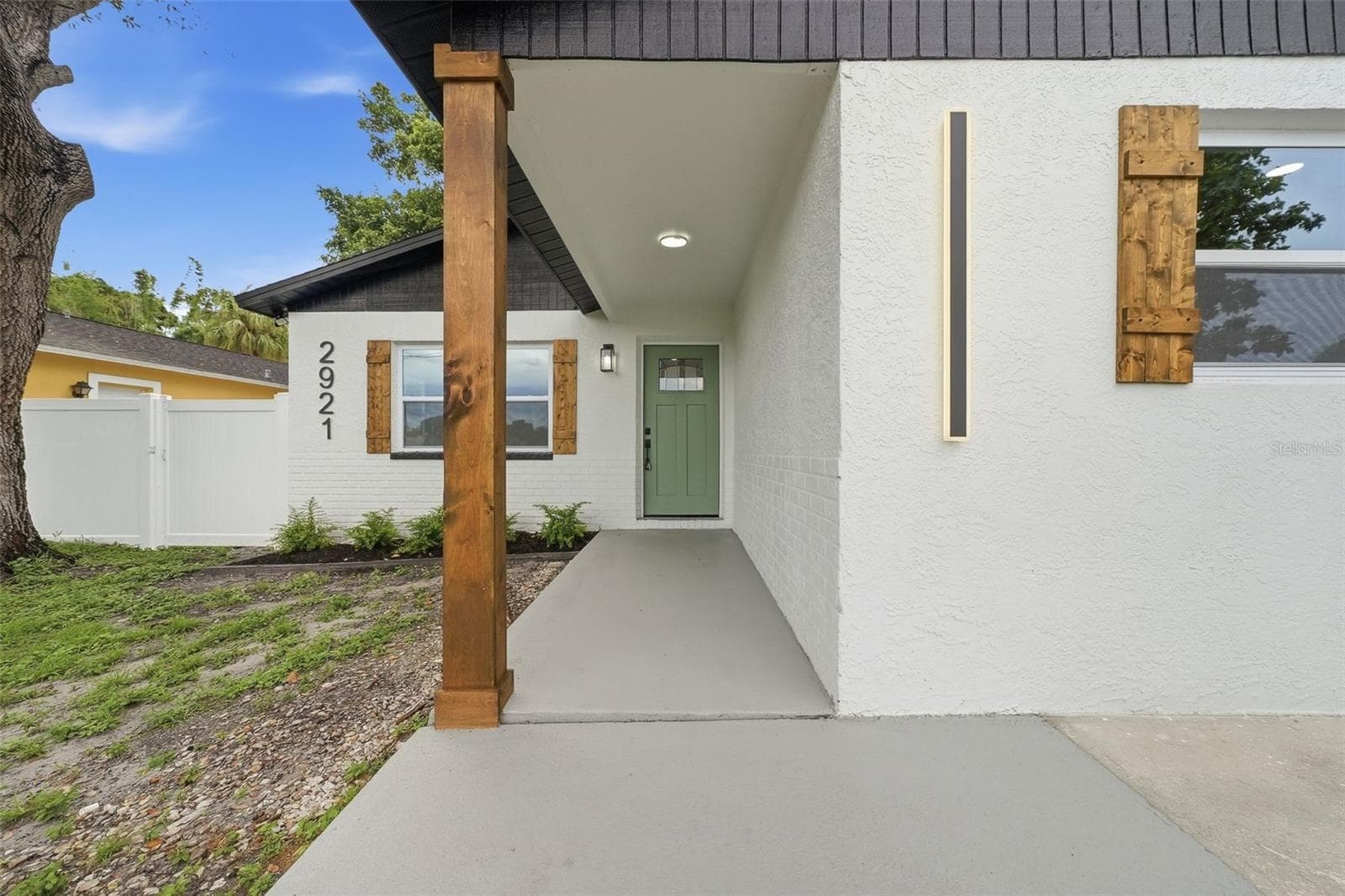 Single Family Residence at 2921 57 AVE N, ST PETERSBURG, photo 6 of 44