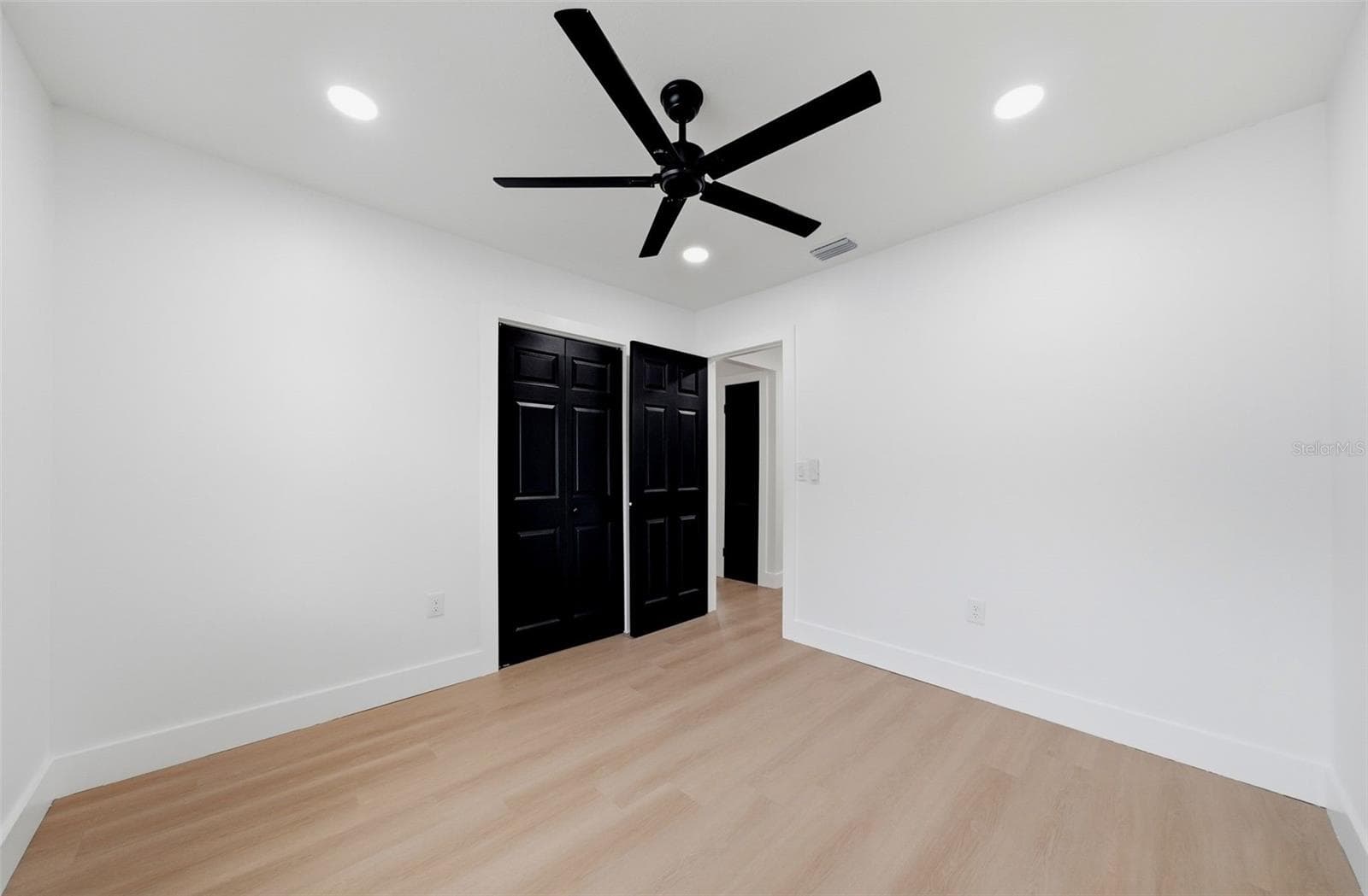 Single Family Residence at 2921 57 AVE N, ST PETERSBURG, photo 21 of 44