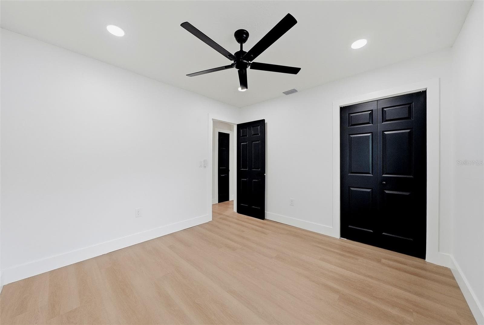 Single Family Residence at 2921 57 AVE N, ST PETERSBURG, photo 24 of 44