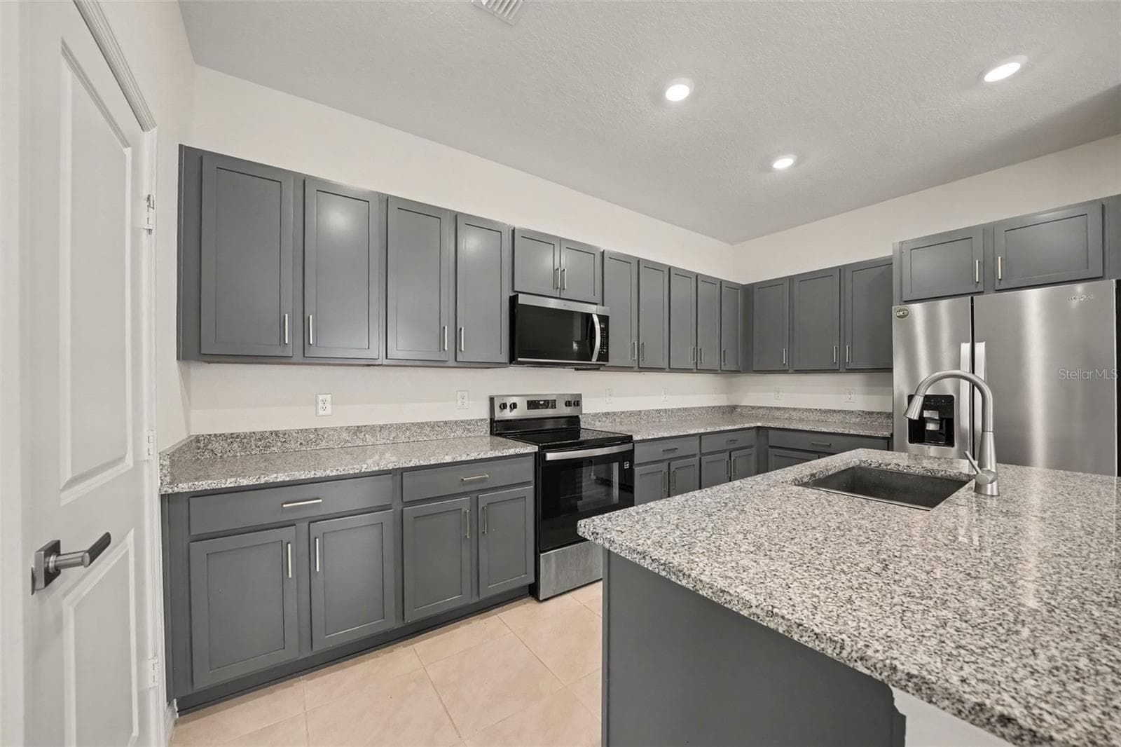 Single Family Residence at 7224 BIG CEDAR ALY, GROVELAND, photo 4 of 36