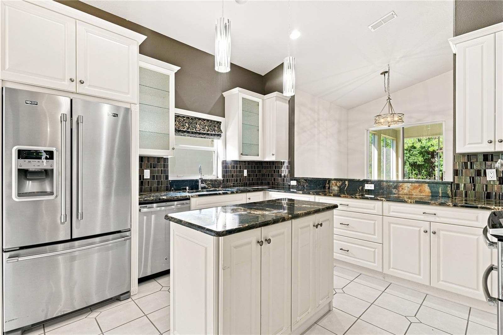 Kitchen, island, Granite counters, tile floors - 10097 HOLLY BERRY DR, WEEKI WACHEE