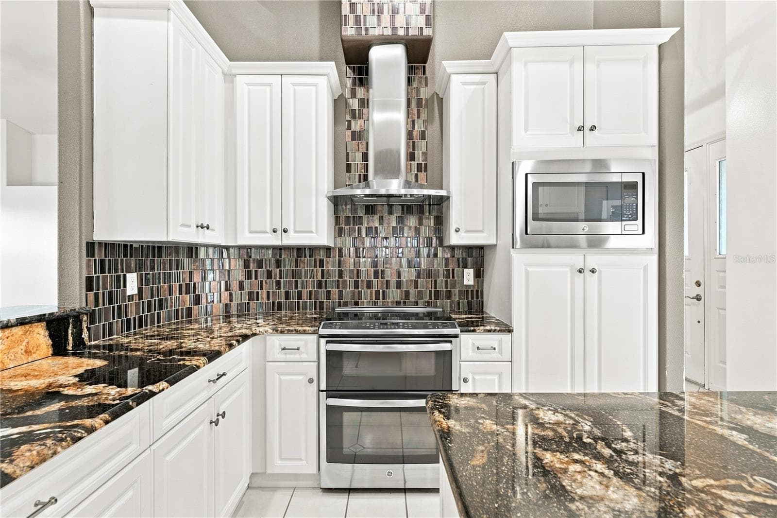 Kitchen, island, Granite counters, tile floors - 10097 HOLLY BERRY DR, WEEKI WACHEE