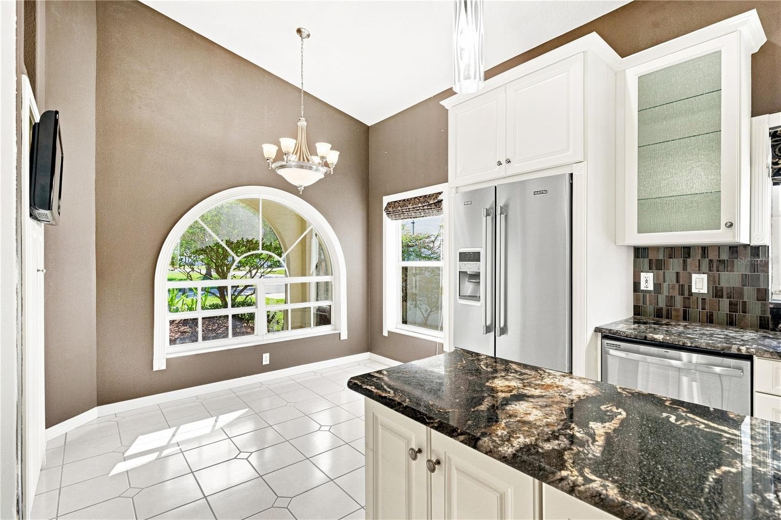 Breakfast Nook - 10097 HOLLY BERRY DR, WEEKI WACHEE