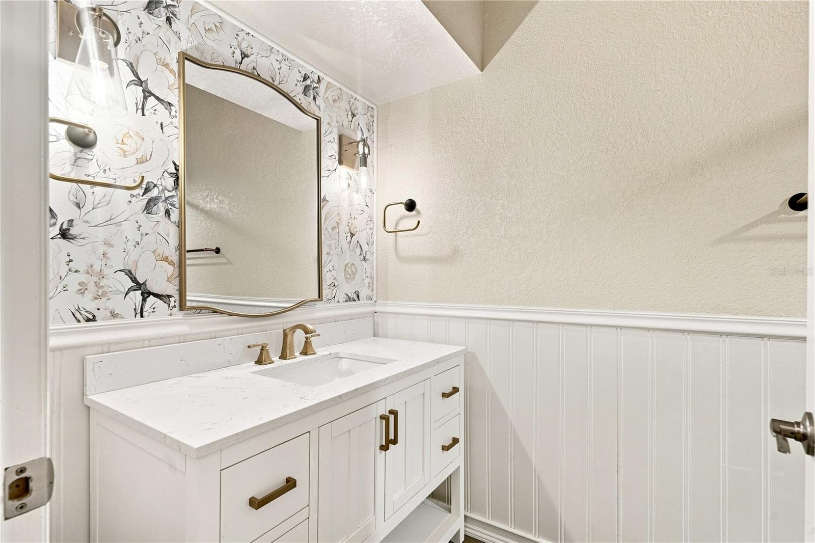Second bathroom - 10097 HOLLY BERRY DR, WEEKI WACHEE