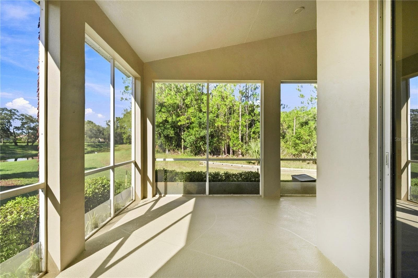 BACK SCREENED PORCH - 10097 HOLLY BERRY DR, WEEKI WACHEE