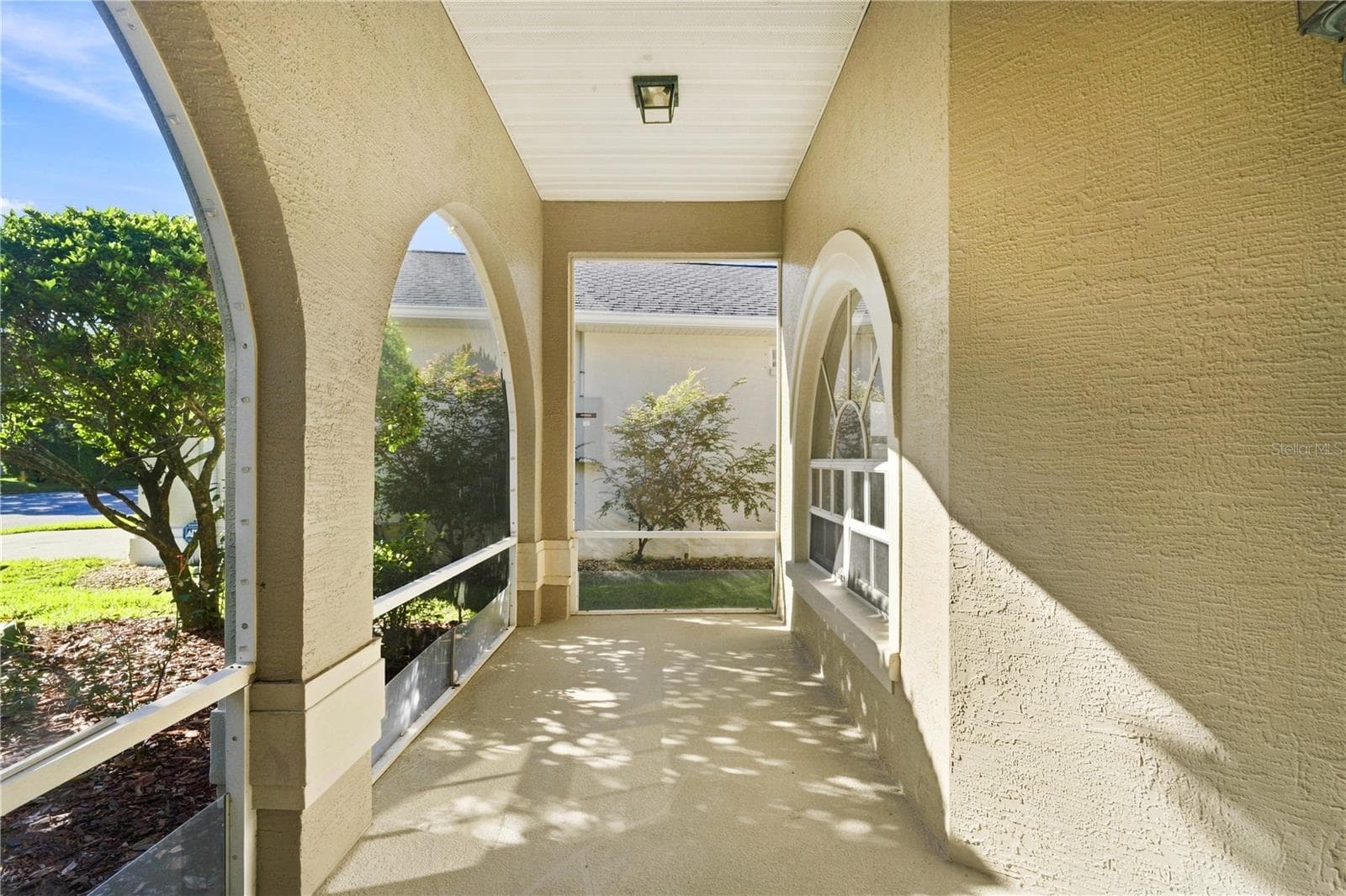 FRONT SCREENED PORCH - 10097 HOLLY BERRY DR, WEEKI WACHEE