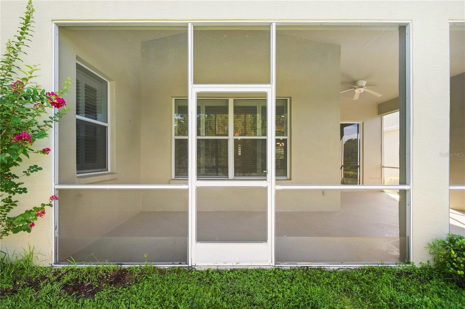 FRONT SCREENED PORCH - 10097 HOLLY BERRY DR, WEEKI WACHEE