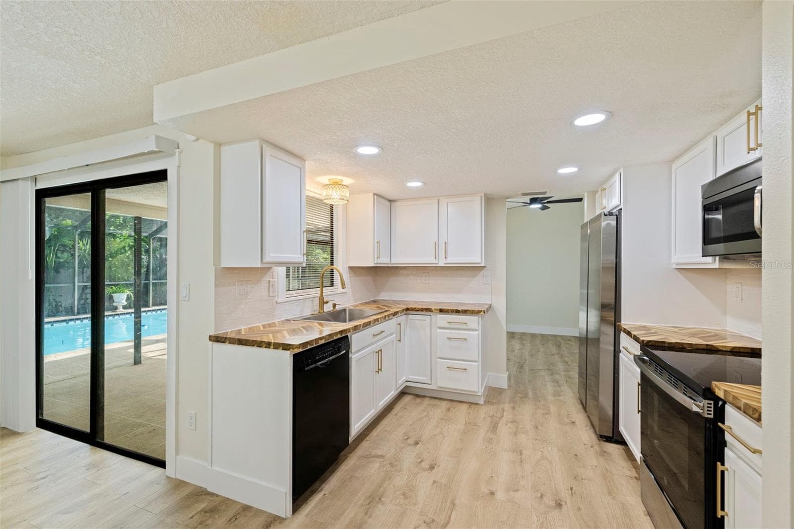 Single Family Residence at 1671 CASTLEWOOD LN, PALM HARBOR, photo 15 of 41
