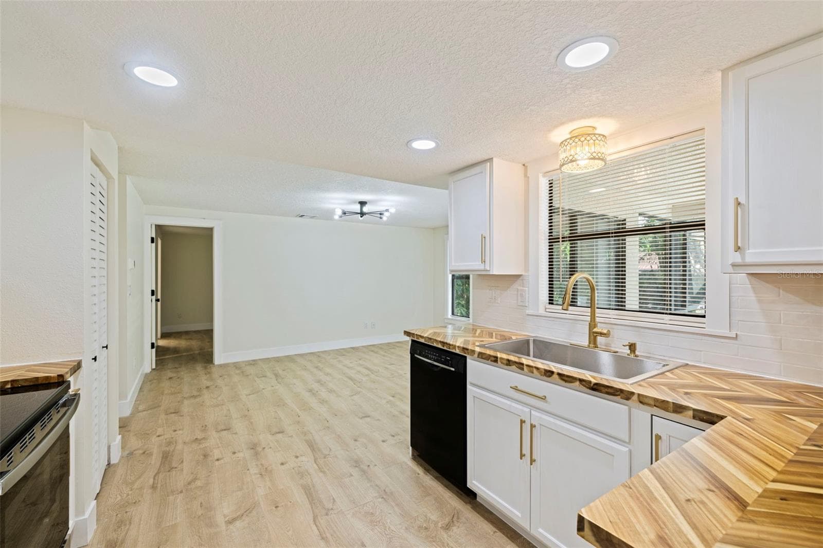 Single Family Residence at 1671 CASTLEWOOD LN, PALM HARBOR, photo 17 of 41