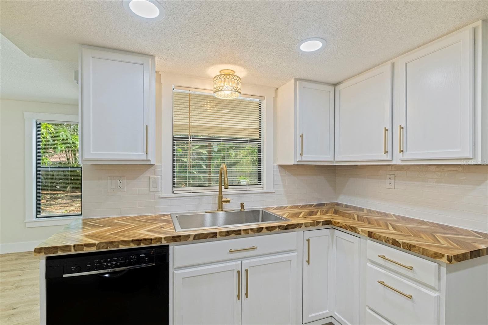 Single Family Residence at 1671 CASTLEWOOD LN, PALM HARBOR, photo 18 of 41