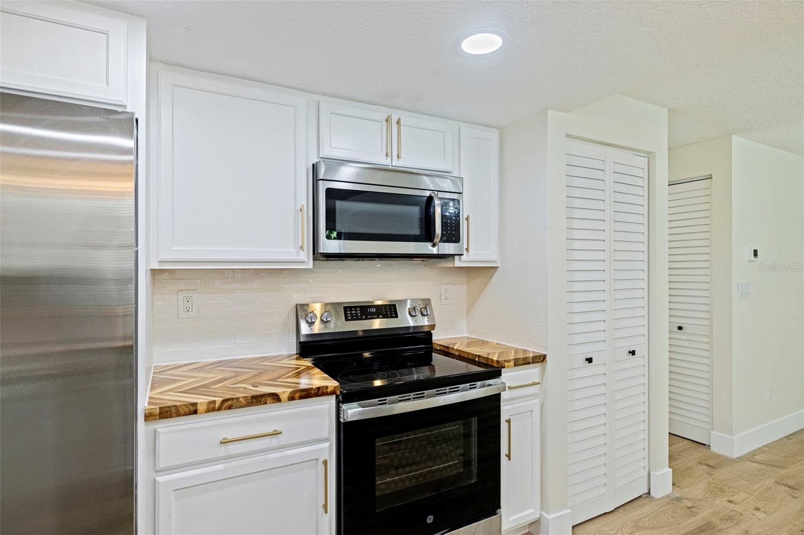 Single Family Residence at 1671 CASTLEWOOD LN, PALM HARBOR, photo 20 of 41