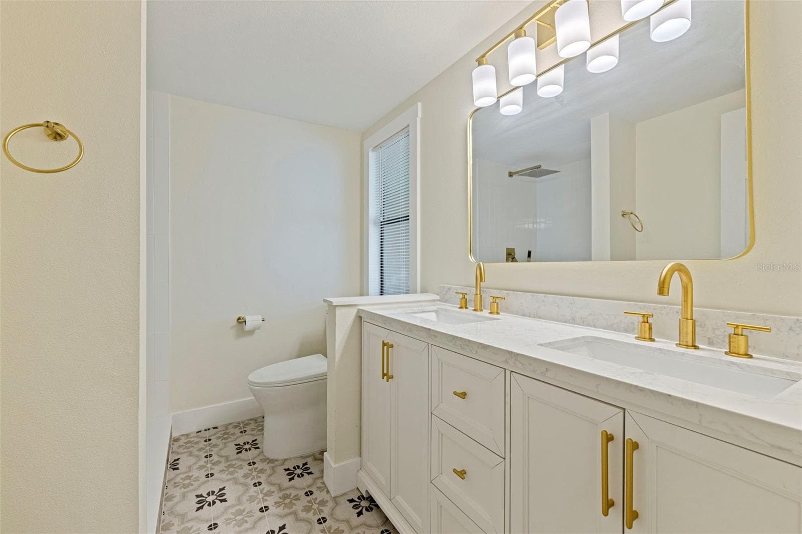 Master bathroom - 1671 CASTLEWOOD LN, PALM HARBOR