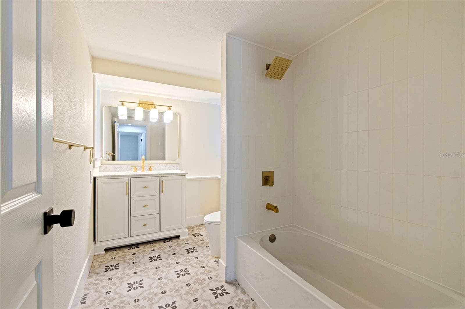 Guest bath - 1671 CASTLEWOOD LN, PALM HARBOR