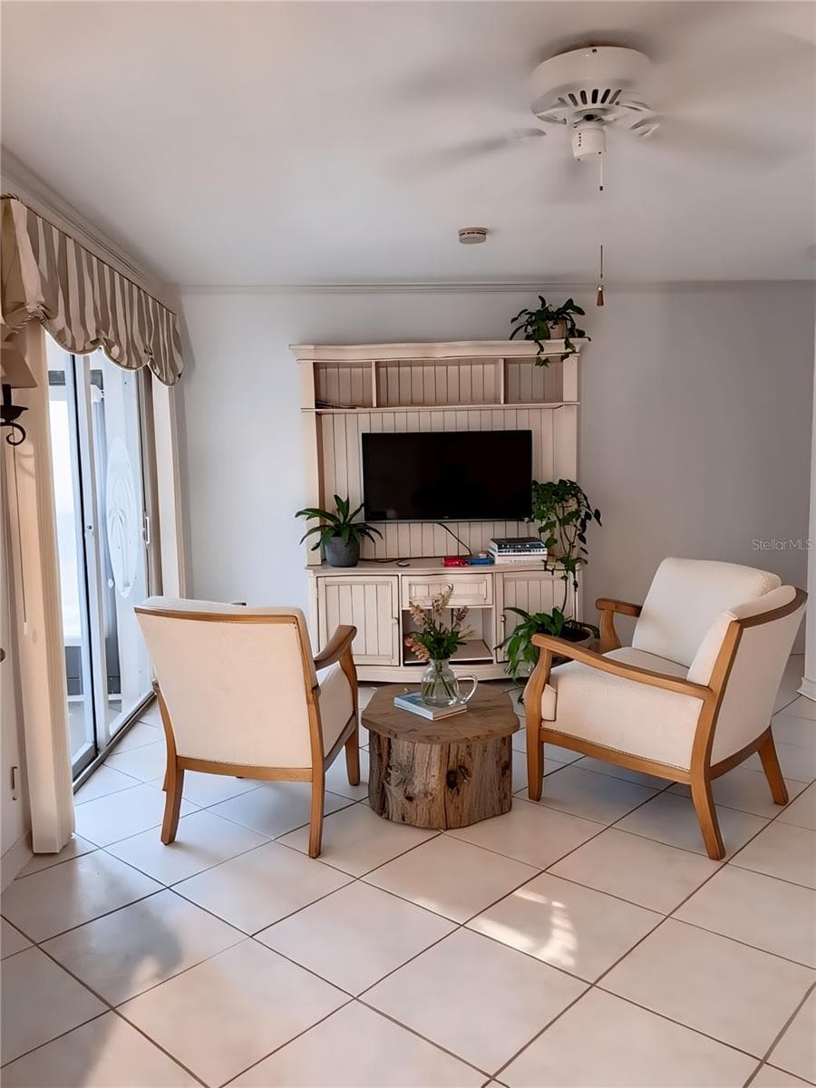 Family Room staged/ Sliders leading to lanai - 980 N GONDOLA DR, VENICE