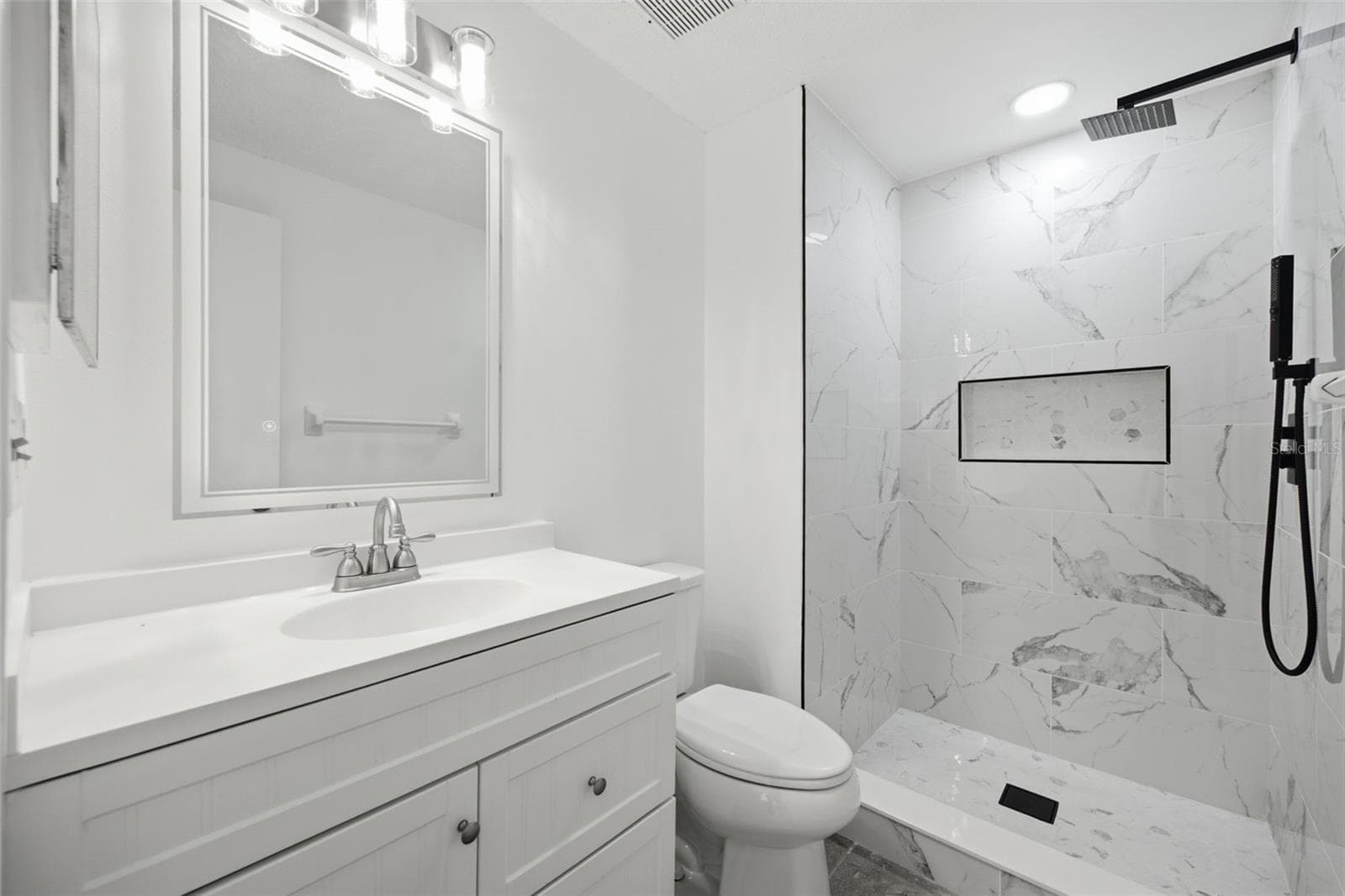 Bath #1 - 601 BAINBRIDGE DR, BRANDON