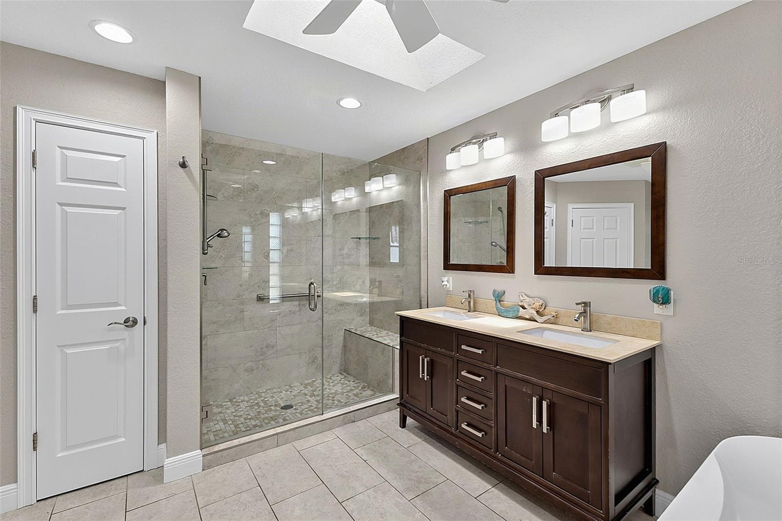 Large Glass Enclosed Shower - 339 BARCELONA ST, PUNTA GORDA