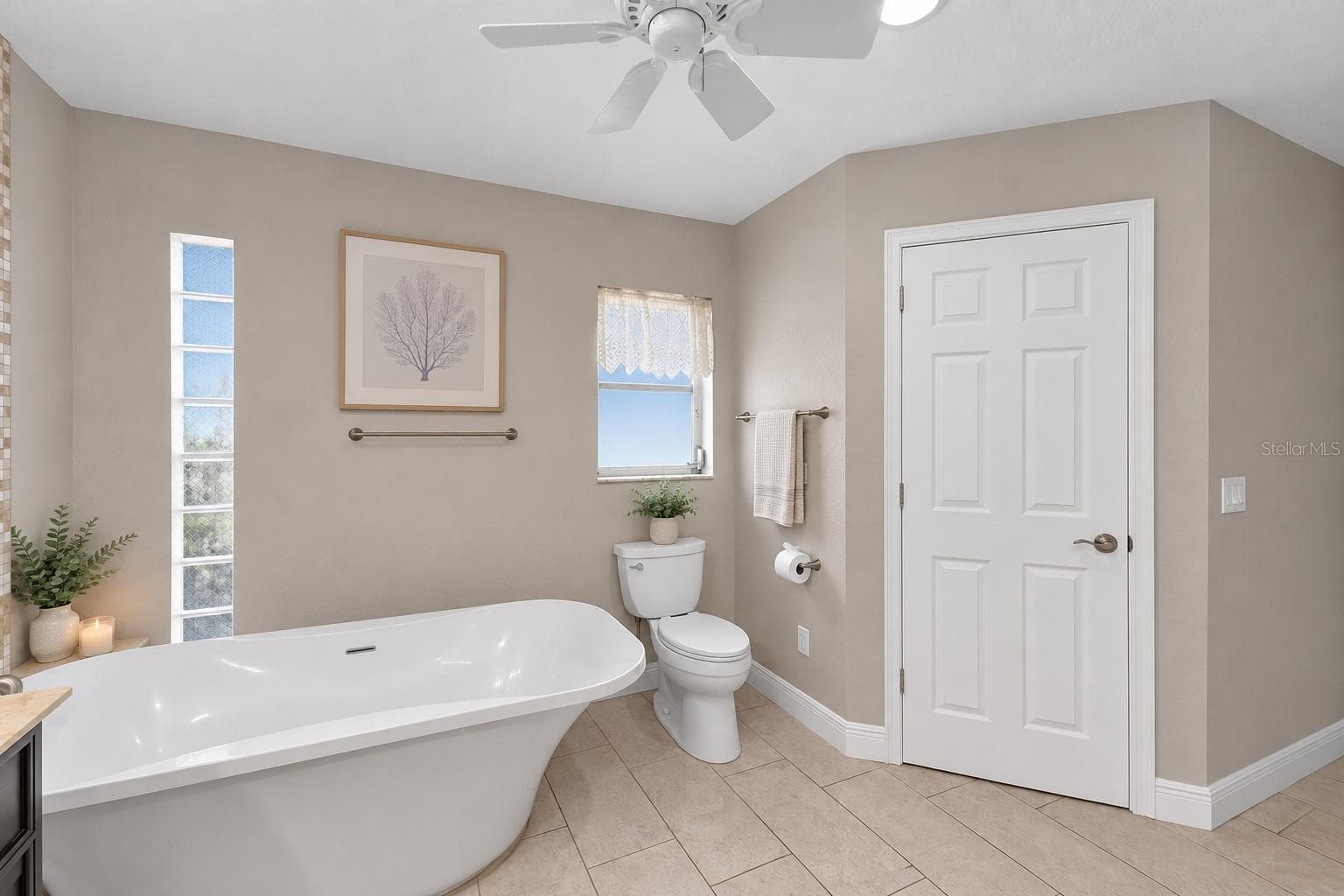 Tub, Toilet and Walk in Closet - 339 BARCELONA ST, PUNTA GORDA