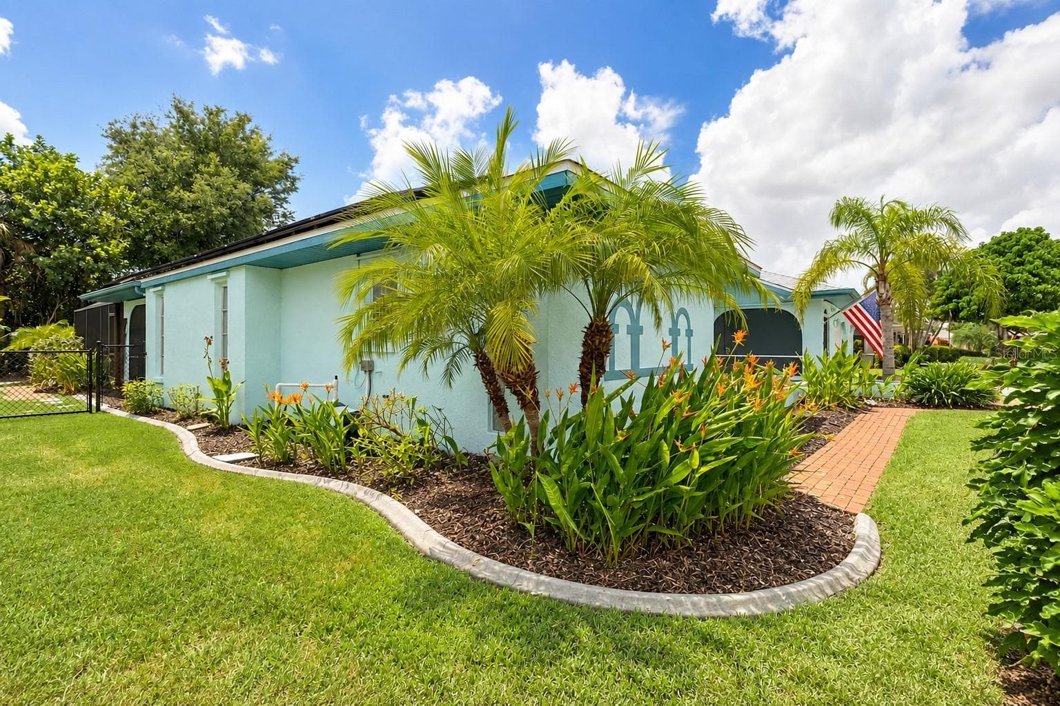 Beautifully landscaped! - 339 BARCELONA ST, PUNTA GORDA