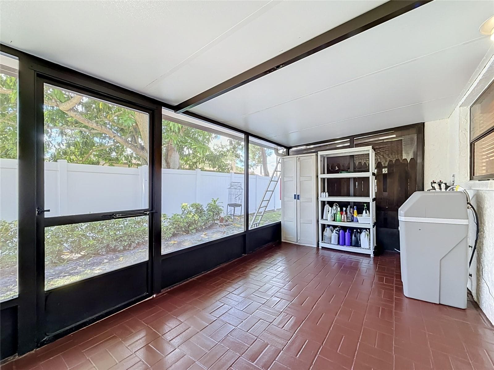 Covered Lanai - 8830 DR MARTIN LUTHER KING JR ST N #UNIT 2B, ST PETERSBURG