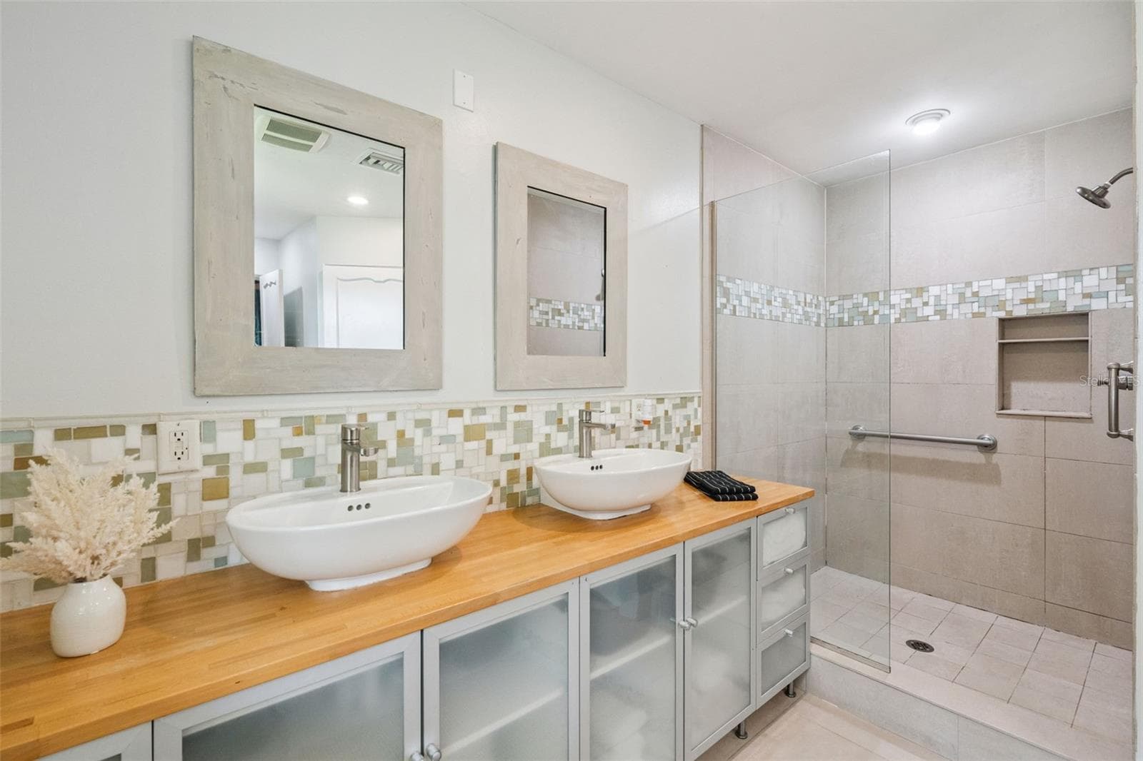 Primary Bathroom - 2422 TOPPING PL, EUSTIS