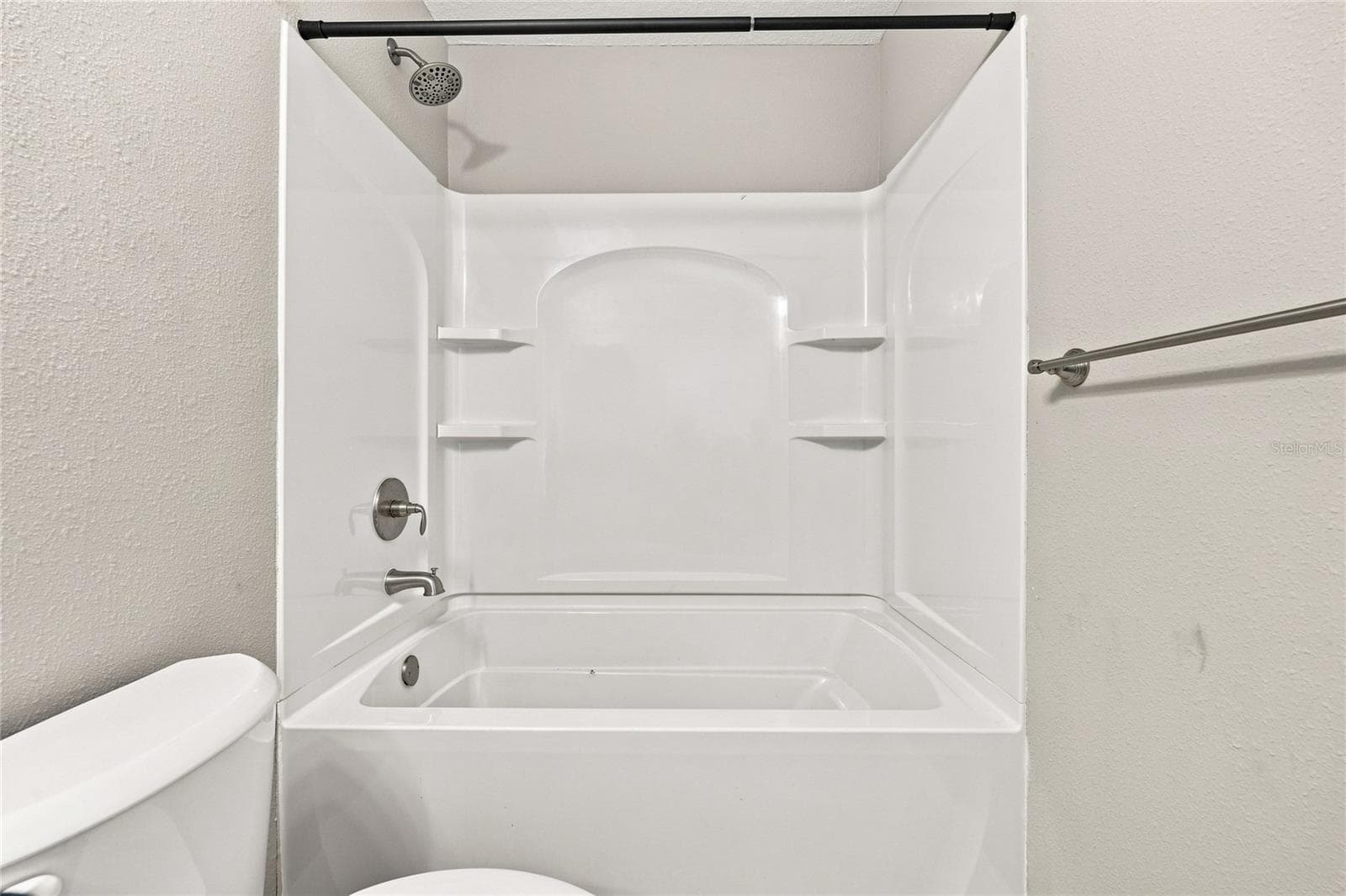 Tub & Shower Combo - 7390 N IRELAND DR, DUNNELLON
