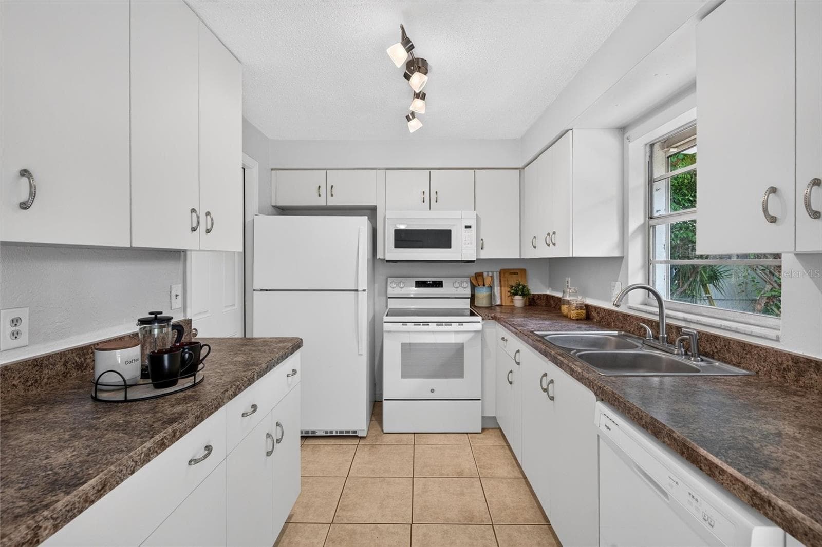 Single Family Residence at 5103 TAYLOR AVE, PORT ORANGE, photo 15 of 37