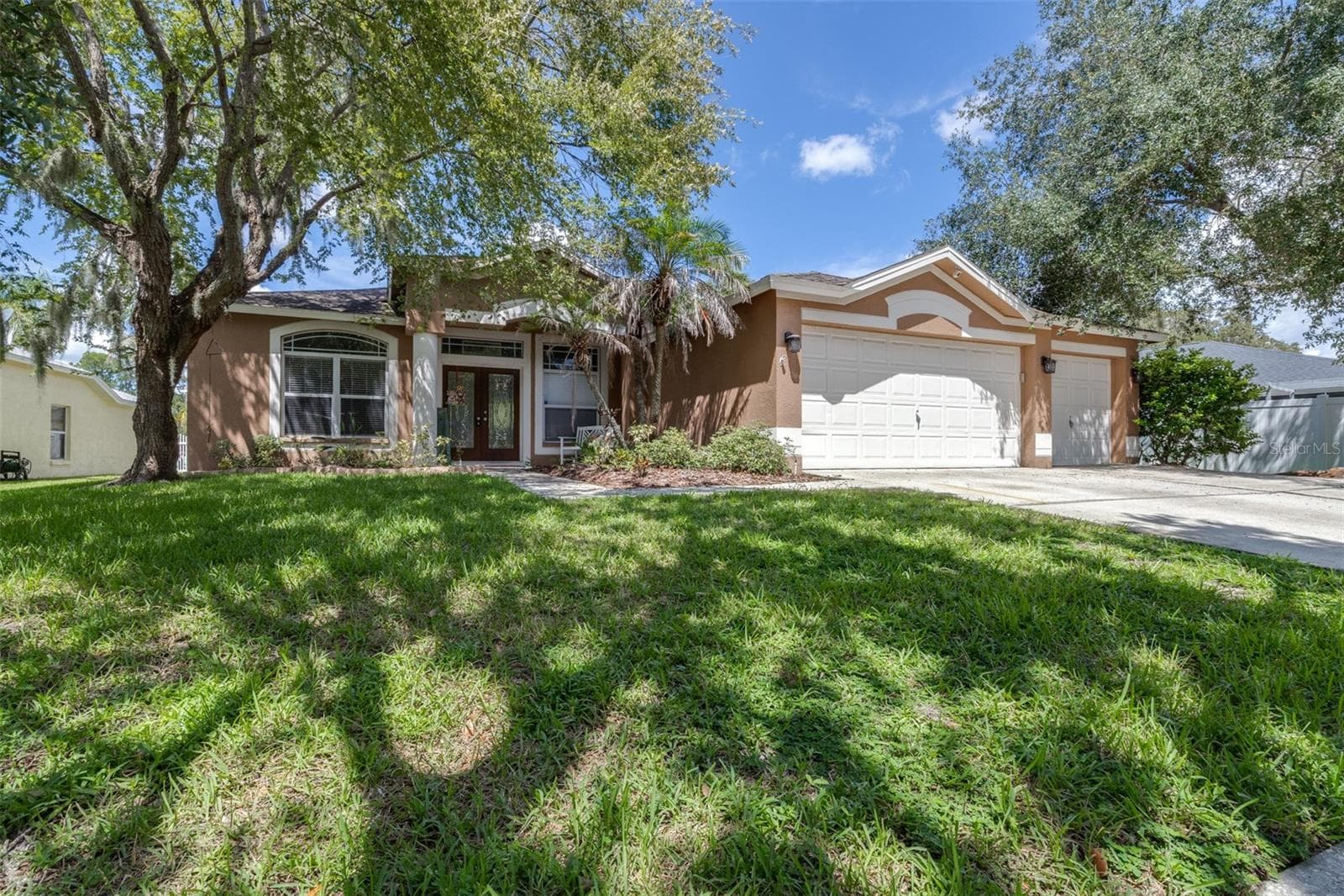 Single Family Residence at 17012 FALCONRIDGE RD, LITHIA, photo 7 of 100