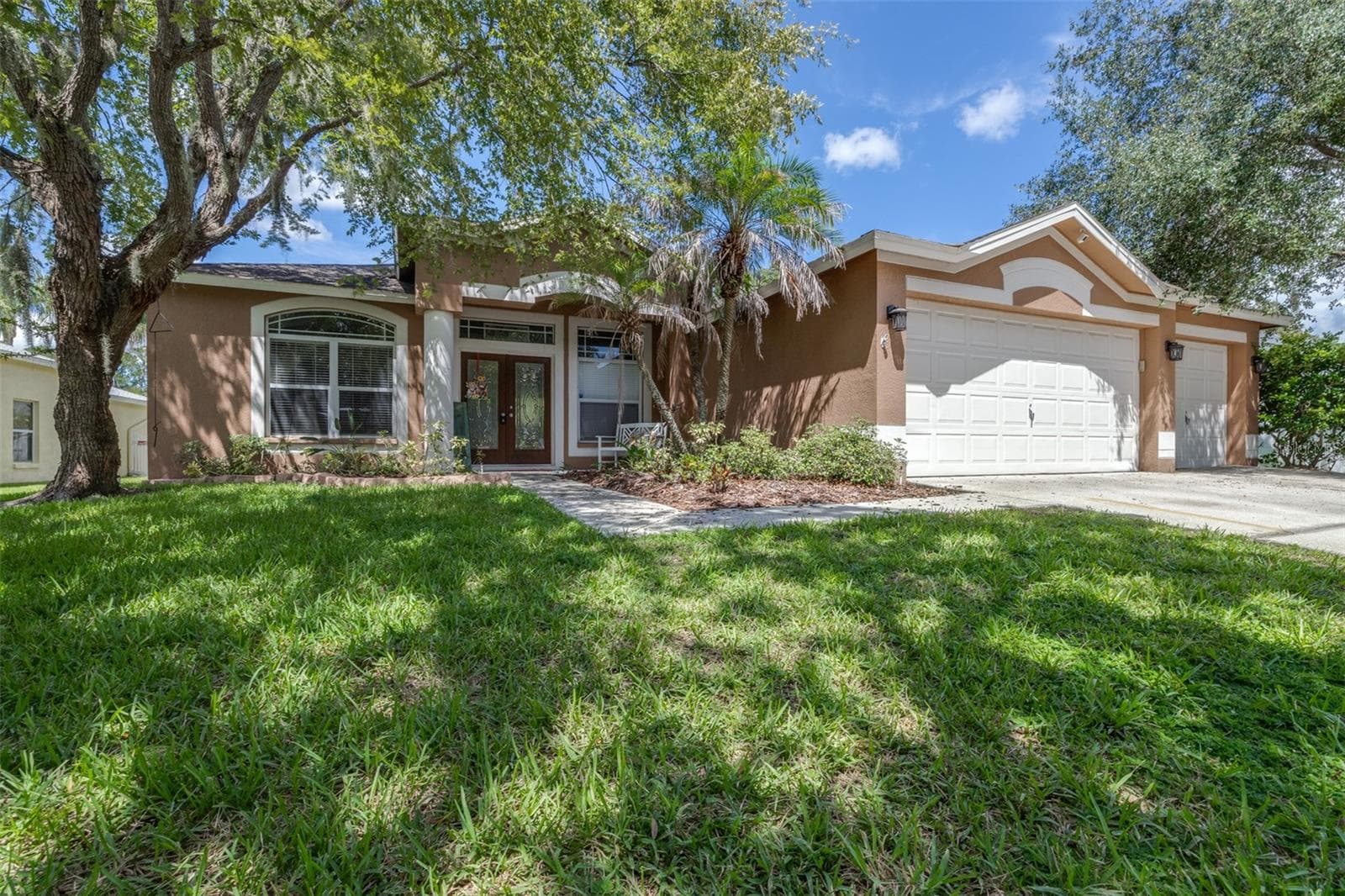 Single Family Residence at 17012 FALCONRIDGE RD, LITHIA, photo 8 of 100