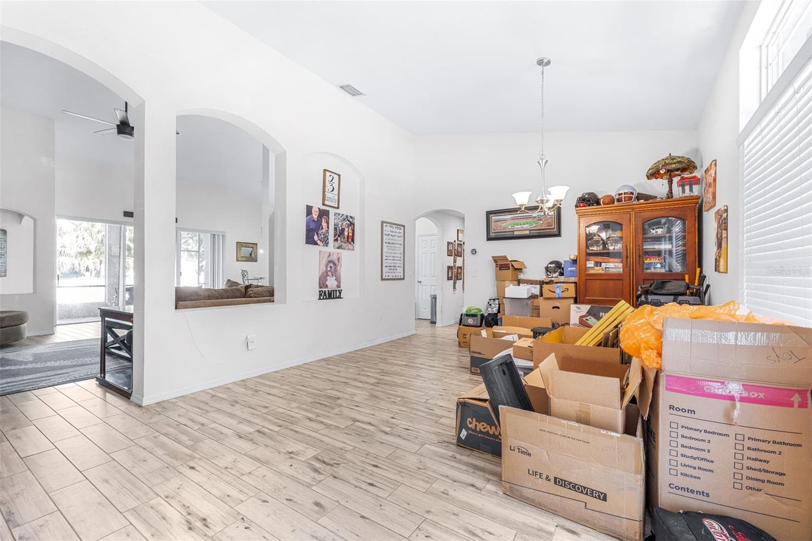 Single Family Residence at 17012 FALCONRIDGE RD, LITHIA, photo 15 of 100