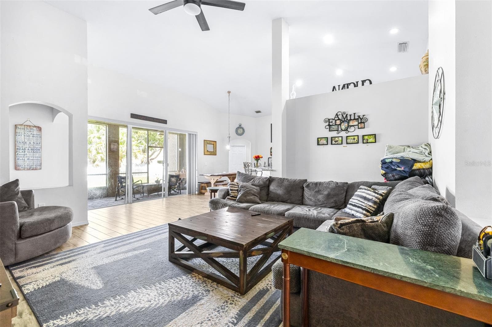 Single Family Residence at 17012 FALCONRIDGE RD, LITHIA, photo 17 of 100
