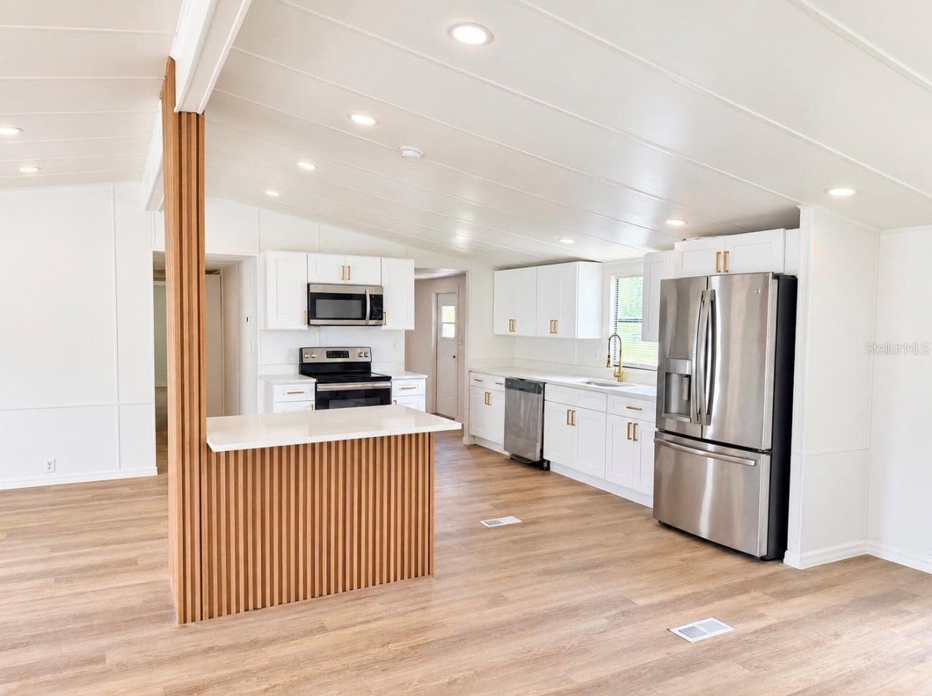 Manufactured Home at 19391 SE 21ST PL, MORRISTON, photo 9 of 23
