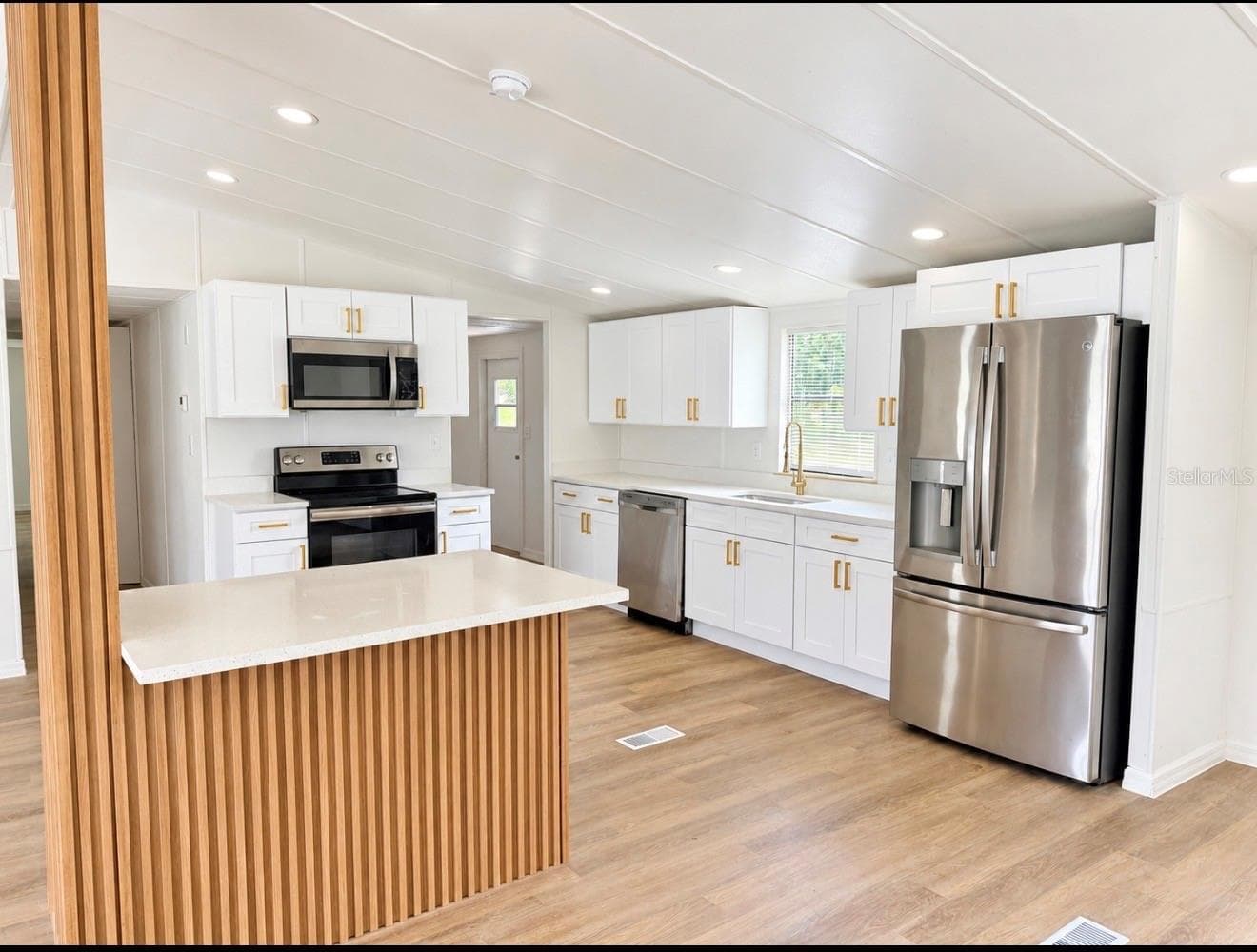 Manufactured Home at 19391 SE 21ST PL, MORRISTON, photo 10 of 23