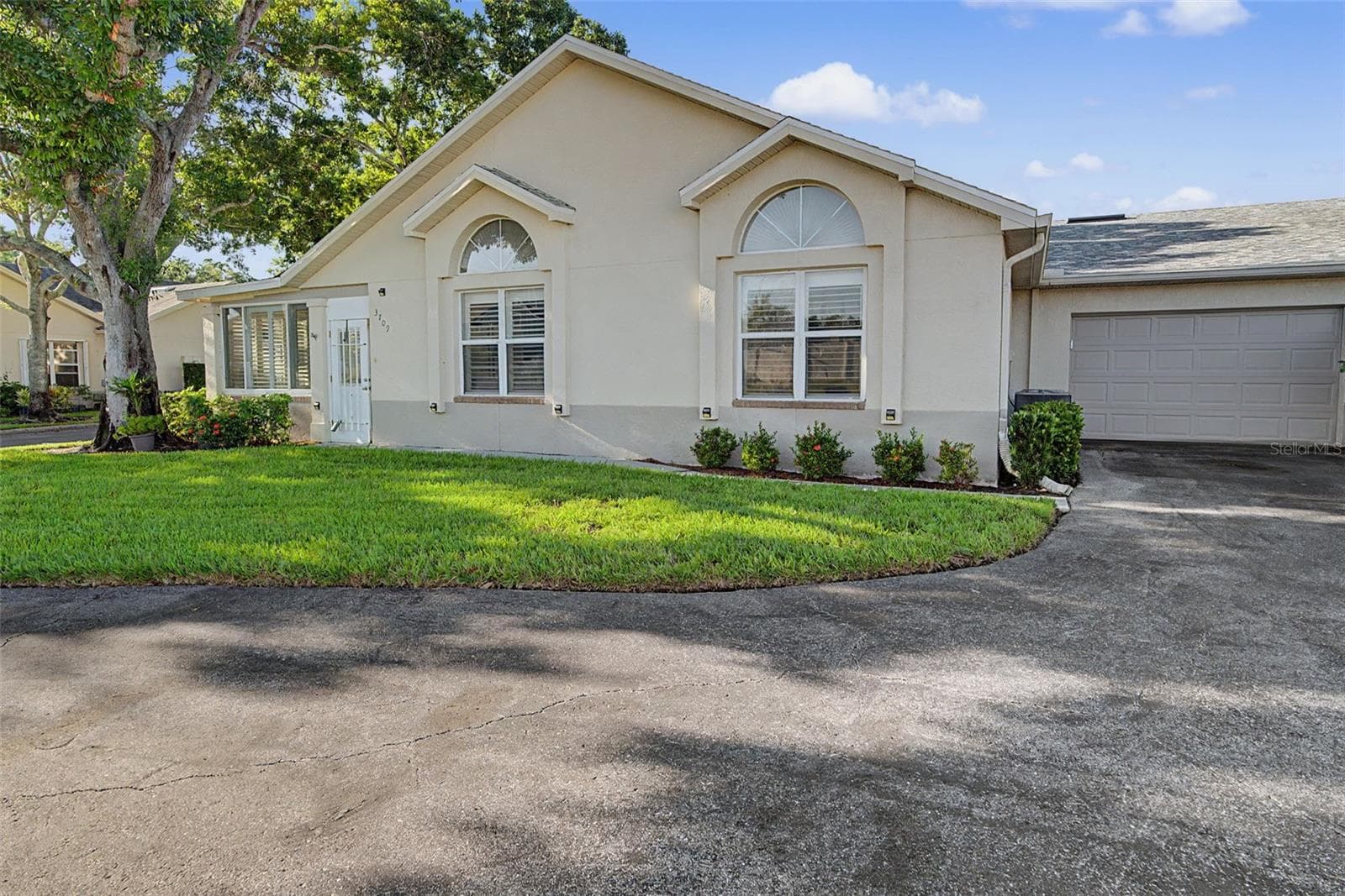 3709 MOLLIE LN