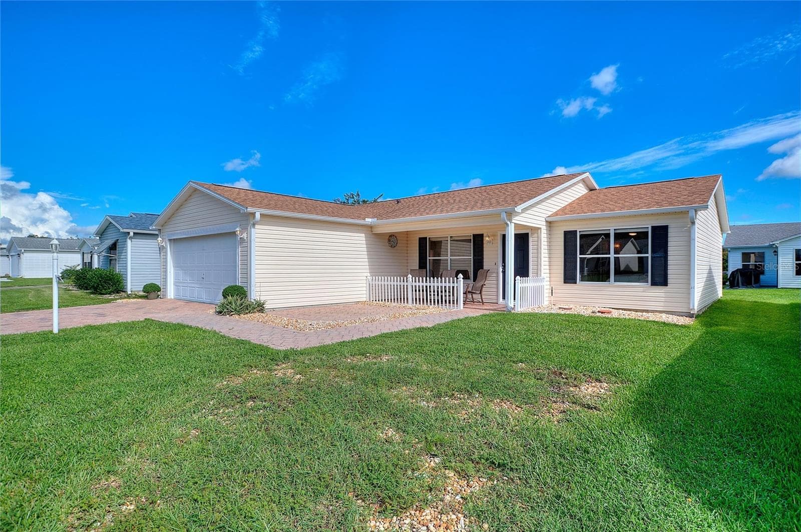 Single-story living with a front lawn and an inviting porch for enjoying the neighborhood. - 2713 DE LA ROSA ST, THE VILLAGES
