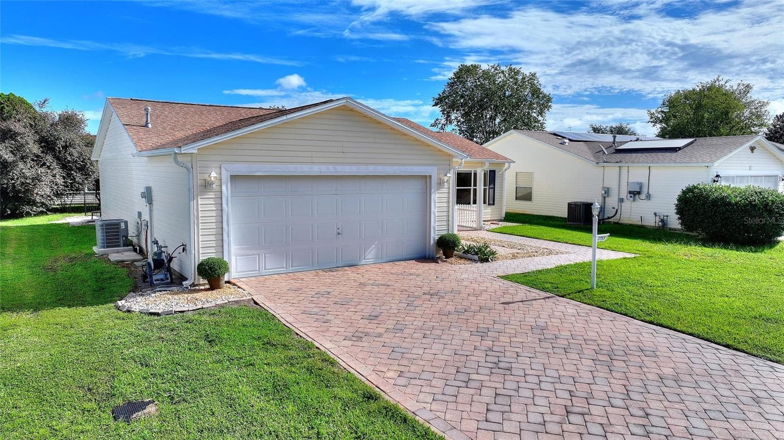 Paver driveway and coordinating walkway lead to the garage and front entrance. - 2713 DE LA ROSA ST, THE VILLAGES